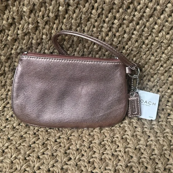 Coach Metallic Wristlet with Decorative Kisslock Bright Silky Interior NWT - Picture 2 of 4